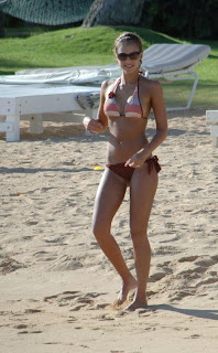 jessica alba at the beach