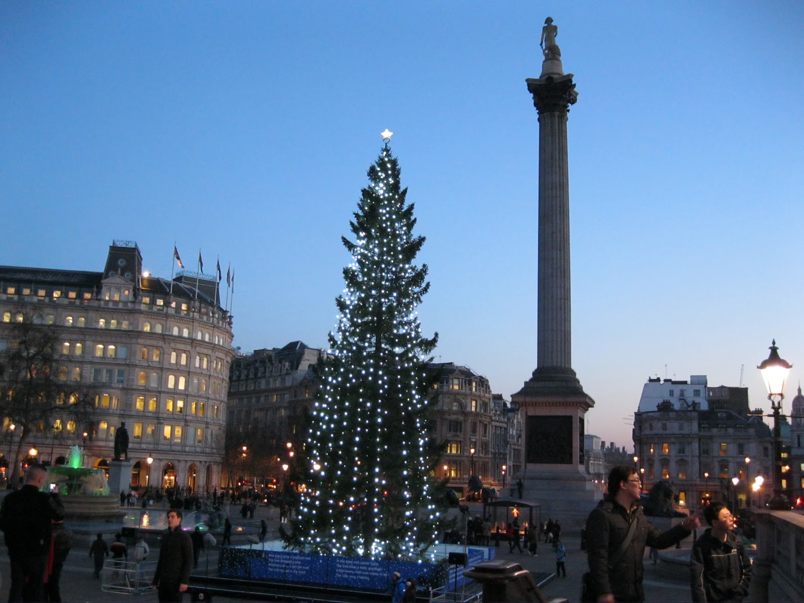 アフタヌーンティーをしながら イギリス便り ロンドンのクリスマス風景