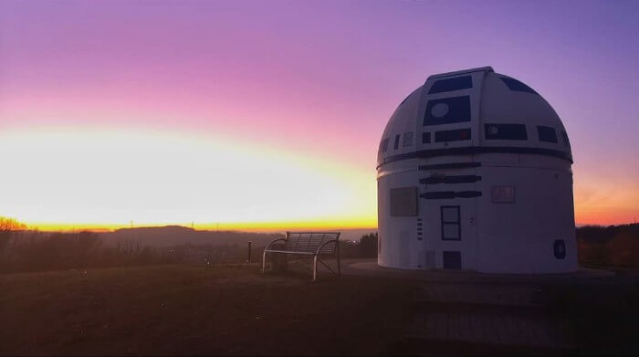 German Professor Who Loves Star Wars Has Repainted An Observatory Into A Giant R2-D2