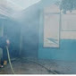 Gedung SMPN 1 Natal Terbakar, Petugas Damkar dan Warga Berjibaku Padamkan Api