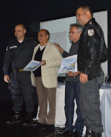 O presidente da Cruz Vermelha em Teresópolis, Álvaro Pereira, e o empresário Roberto Oliveira são lembrados pelo apoio ao serviço da PM na cidade