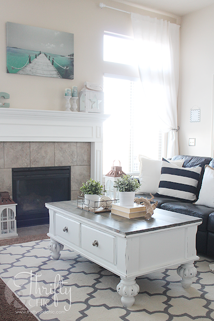 Farmhouse style coffee table makeover. How to update an old coffee table into a cute farmhouse style one!