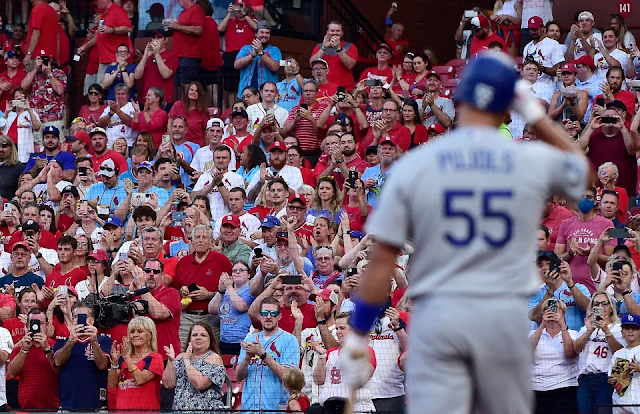 Albert Pujols fue recibido con ovación en St. Louis y respondió con jonrón 679