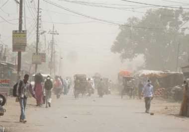 Breaking News :  यूपी में भीषण गर्मी, धूल भरी आंधी से लोगों को राहत