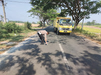 Pengendara Tewas Tertabrak Sepeda Motor di Jalan Raya Desa Centong