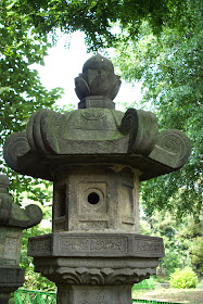 lanterne japonaise ancienne en pierre