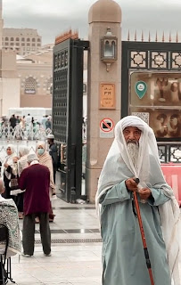 An Old Man In Madina Video Goes Viral On Arab Social Media