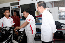 Jokowi Tinjau Pembelajaran Praktik di SMK Negeri 5 Padang