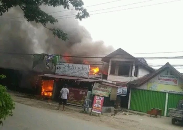 Kebakaran di Loa Bakung, Dua Kios dan Satu Rumah Ludes Dilalap Api 
