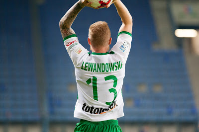 wyrzut, piłka, Mateusz Lewandowski, Lechia Gdańsk, 