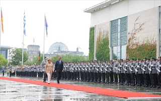 Σαμαράς σε Μέρκελ: "Οι Έλληνες δεν θέλουμε να ζούμε με δανεικά"