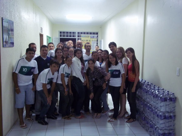 Arrecadação de água mineral para as vítimas das enchentes em Pernambuco