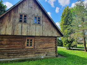 Polska z dzieckiem - podróże z dzieckiem - atrakcje dla dzieci na Opolszczyźnie - skansen w Bierkowicach - Muzeum Wsi Opolskiej - blog o podróżach z dzieckiem - muzeum dla dzieci