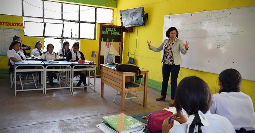 DRELM: Escolares mujeres de colegios públicos reciben charlas para motivarlas a dedicarse a las ciencias - www.drelm.gob.pe
