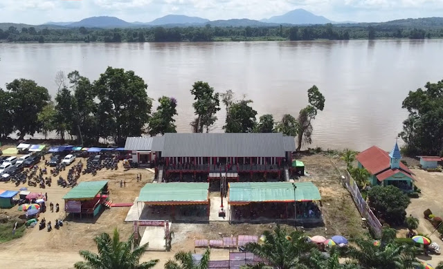 Rumah Betang Pangsuma Meliau Foto