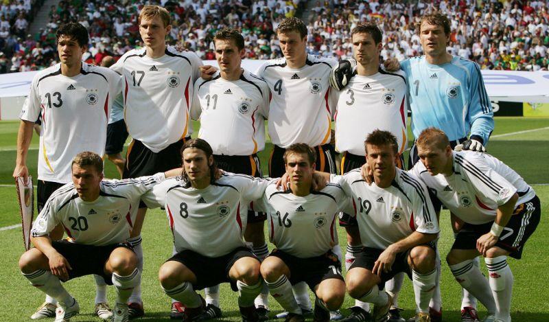 FOOTBALL PLAYER   FAT'S BLOG: Germany Football Team World Cup 2010  football blog world cup
