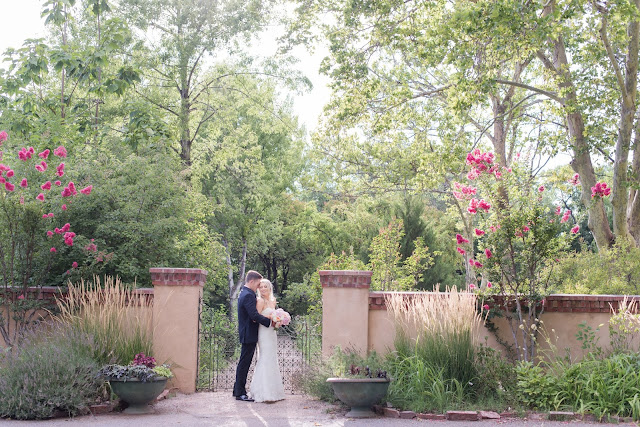 https://www.maurajanephotography.com/single-post/2017/10/05/Sara-Paul-An-Elegant-Engagement-at-Los-Poblanos