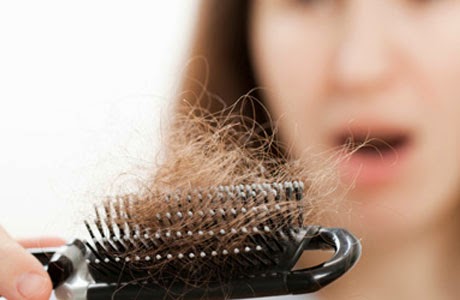 Tips cara alami mengatasi rambut rontok berlebihan
