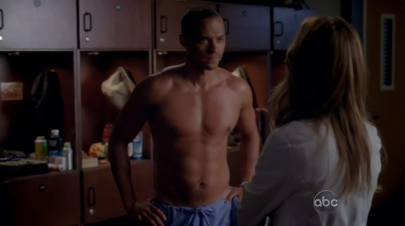 Jesse Williams shirtless on Greys Anatomy s7e04