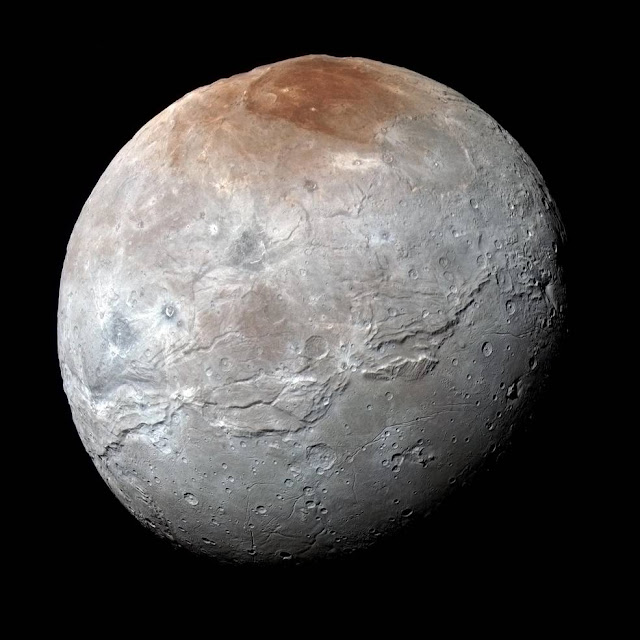 Charon - największy naturalny satelita Plutona / fot. http://www.nasa.gov/