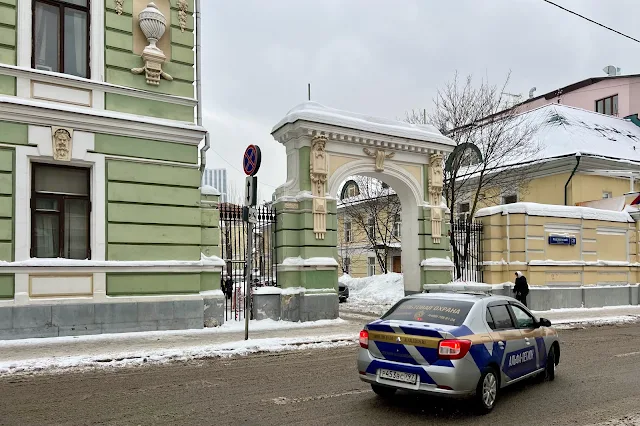 Подсосенский переулок, бывшая городская усадьба В. Е. Морозова