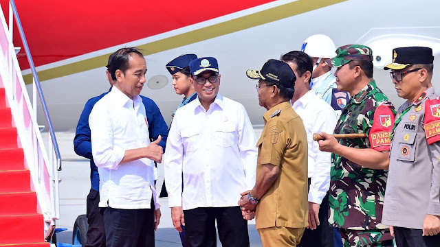 Cudy Dapat Kode Jempol dari Presiden Jokowi Saat Tiba di Palu, Ini Maksudnya!