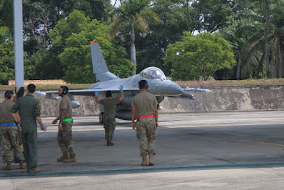 Enam Pesawat Tempur F-16 Amerika Tiba di Lanud Rsn Pekanbaru, Begini Penjelasannya