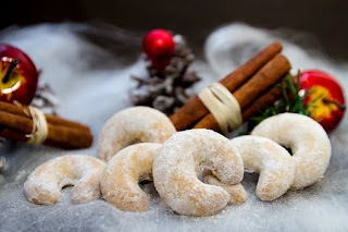 Christmas Cookies: Vanillekipferl - Vanilla Crescents