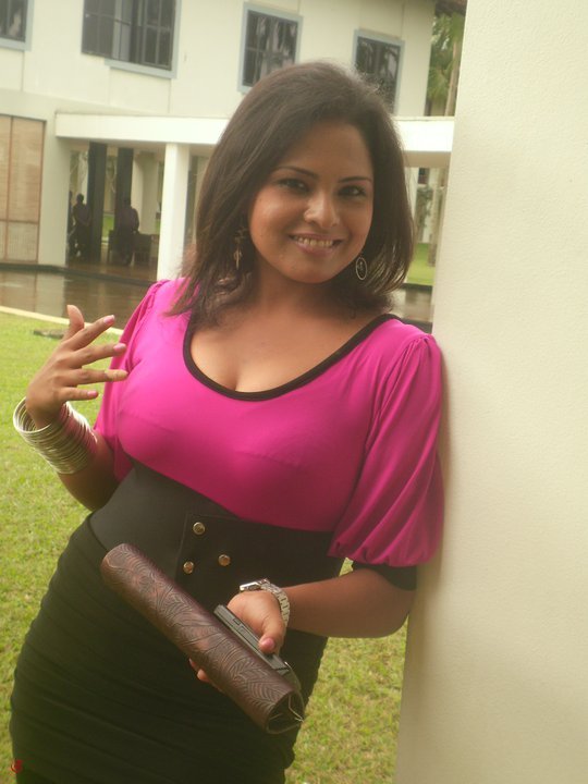 Kushi LiyanageSexy Girls Pictures