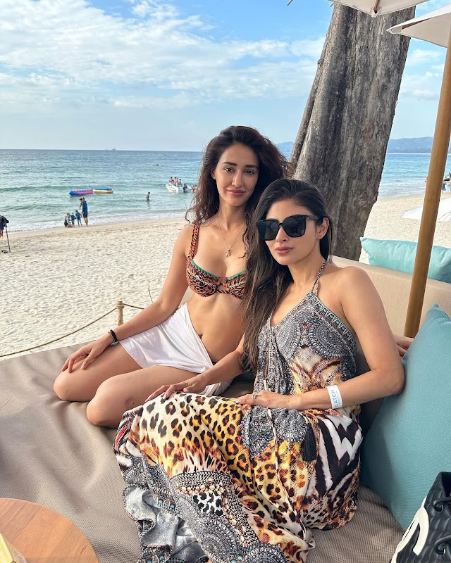 Mouni Roy Pics: मौनी रॉय और दिशा पटानी ने मिरर सेल्फी में बिकनी अवतार के साथ समुद्र तट का साहस दिखाया।