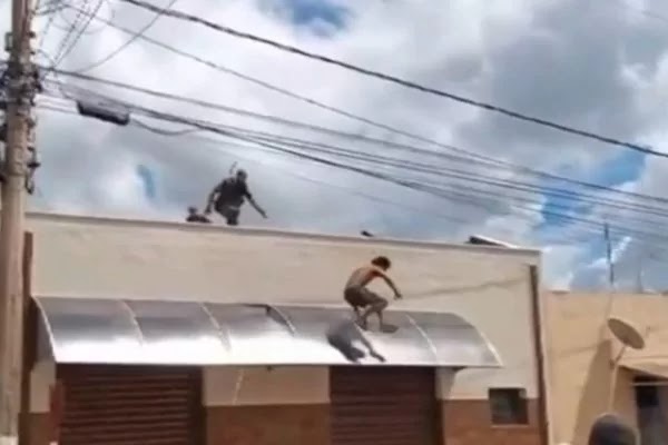 Homem é preso após roubar casa e tentar fugir pelo telhado