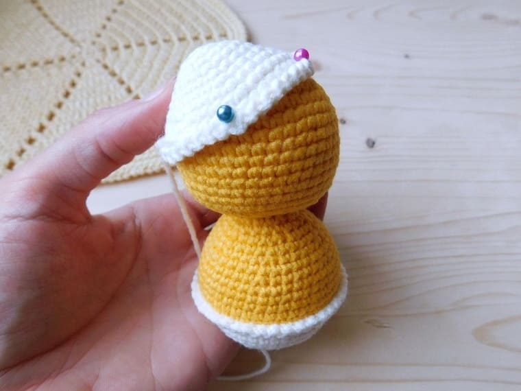 Crochet baby chick assembly