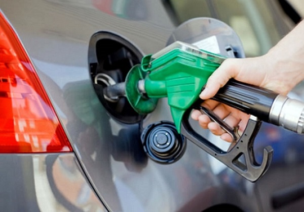Preço da gasolina chega ao menor valor em mais de um ano