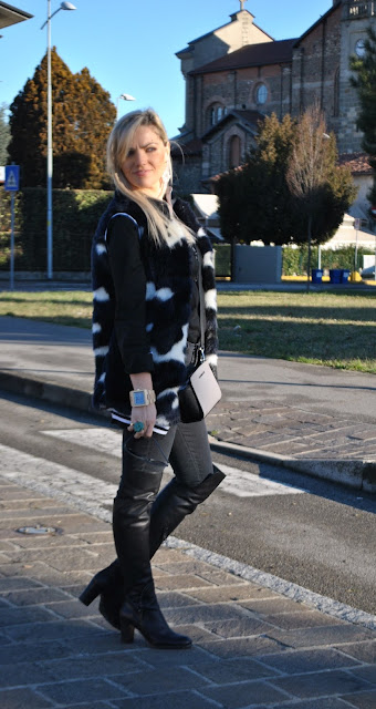 jeans e tacchi outfit jeans aderenti e stivali al ginocchio come abbinare gli stivali al ginocchio abbinamenti stivali al ginocchio abbinamento stivali aderenti e jeans aderenti abbinamenti stivali al ginocchio e jeans skinny over the knee boots and skinny jeans how to wear over the knee boots how to combine over the knee boots jeans skinny neri come abbinare i jeans skinny neri abbinamenti jeans skinny neri black skinny jeans how to wear black skinny jeans how to combine black skinny jeans how to match black skinny jeans blondie blonde girls blonde hair outfit febbraio 2016 outfit invernali casual winter outfits february outfits mariafelicia magno fashion blogger colorblock by felym fashion blog italiani fashion blogger italiane blog di moda blogger italiane di moda fashion blogger bergamo fashion blogger milano fashion bloggers italy italian fashion bloggers influencer italiane italian influencer