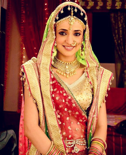 Sanaya Irani HD Wallpapers Free Download