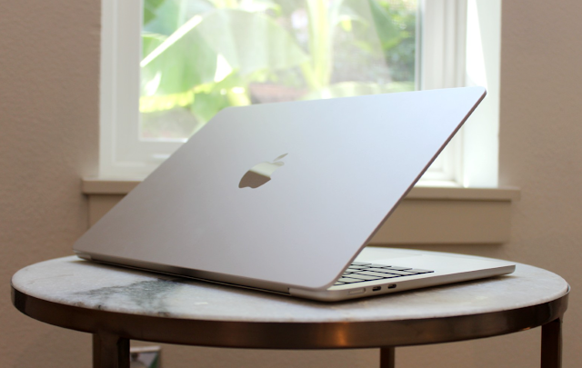 تقرير: تخطط آبل لتقديم MacBook Air مقاس 13 بوصة مع شاشة OLED في عام 2024