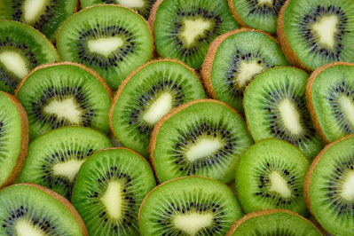 Fruits that contain more vitamin C than oranges include kiwis, guava, strawberries, and papaya