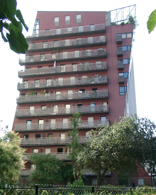 Building, Avenue de Flandre, Paris