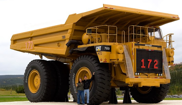 articulated dump truck Caterpillar 789