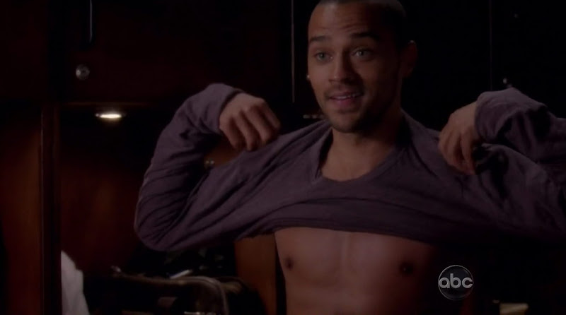 Jesse Williams Shirtless on Grey's Anatomy s7e14