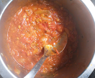 cooked thickened spicy tomato sauce