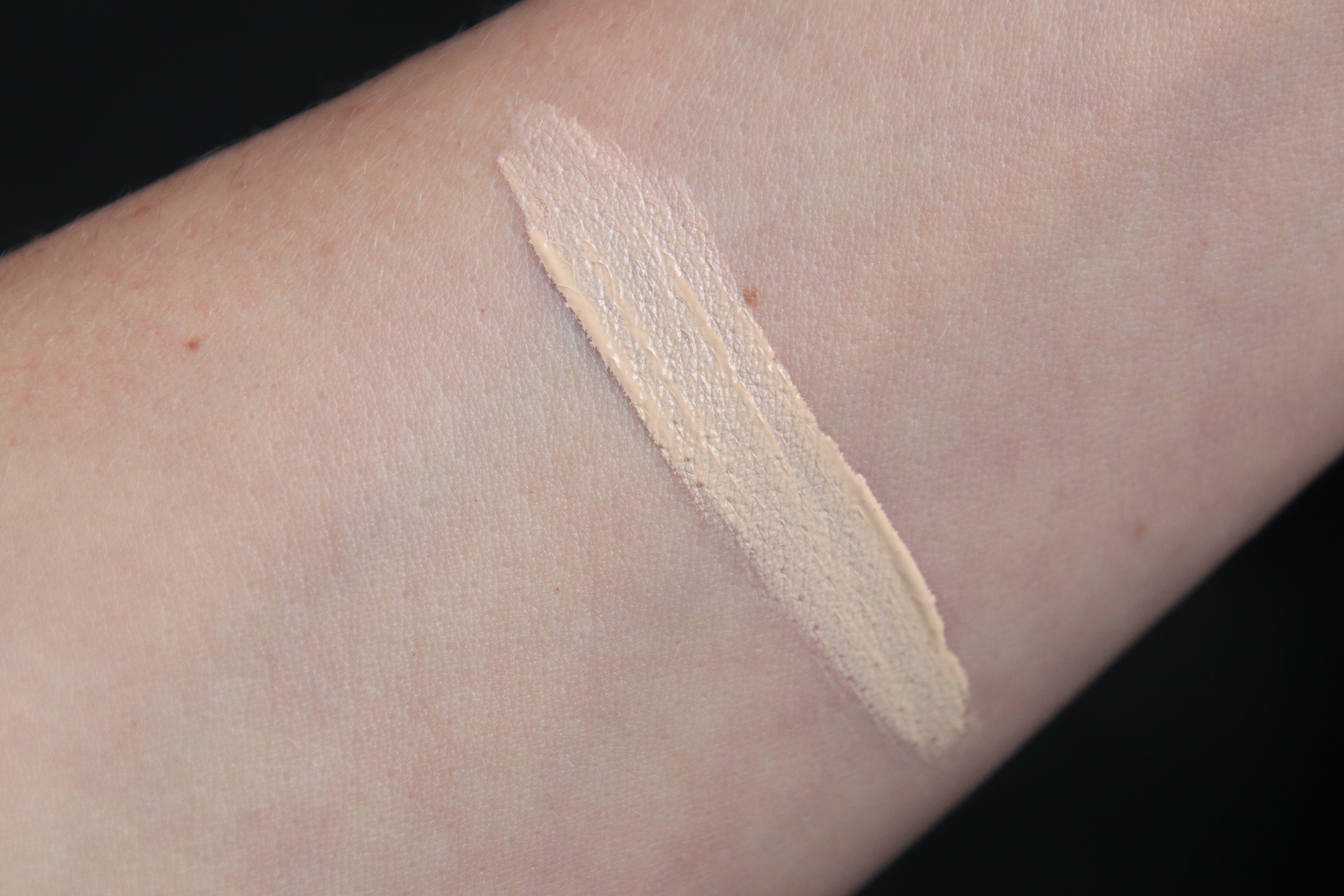 Givenchy prisme libre anti cernes W100 swatch