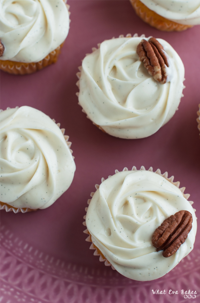 Magdalenas de zanahoria con frosting de queso