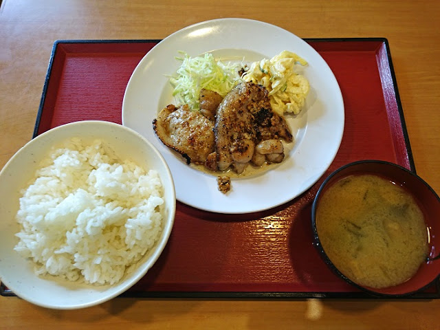 県産ロース塩麹焼き定食の写真