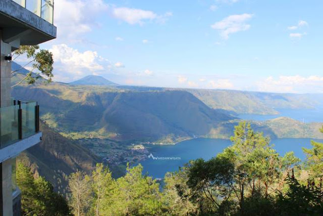 View danau toba dari Taman Simalem Resort