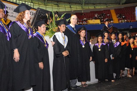 UNIVERSIDAD DOMINICANA ORGANIZACIÓN Y MÉTODO GRADÚA A MIL TRES NUEVOS PROFESIONALES