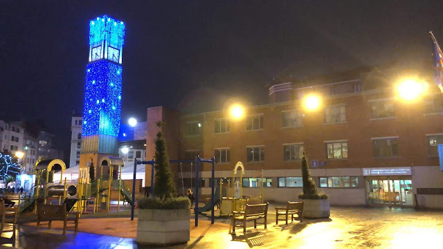 Iluminación del edificio consistorial y la torre del quiosco de Herriko Plaza