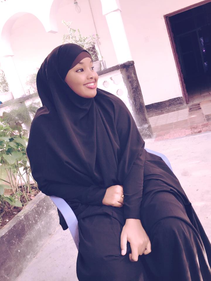 Hot Muslim Blog Reader Zubby Removes Her Hijab For The 