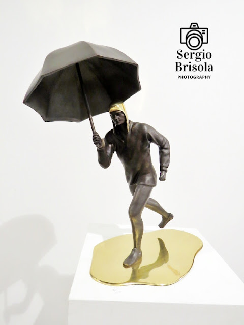 Close-up da Escultura Rain Man na Galeria André