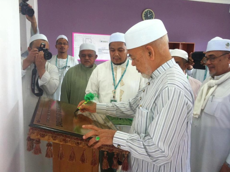 Abu asy-syaffaa': Tuan Guru Dato' Dr. Harun Din di Kota 